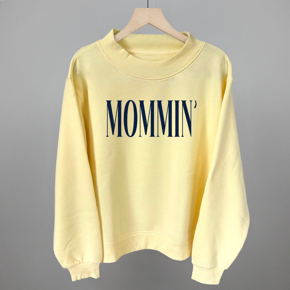 Mommin' Blue Text